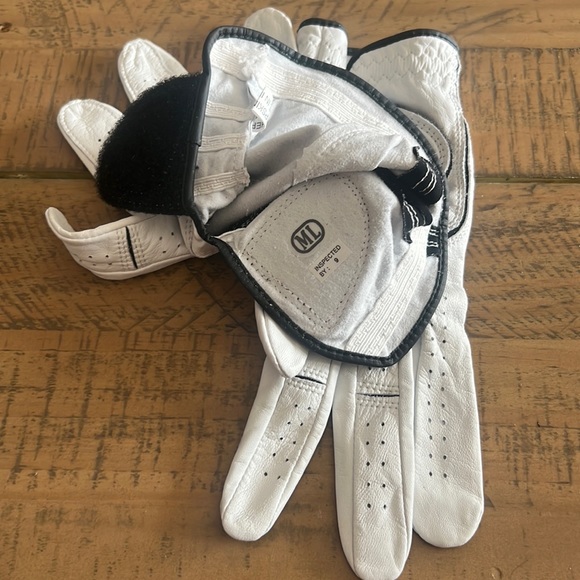 Callaway Golf Gloves - Right Hand - Size Medium/Large - 2 Pack - Picture 3 of 4
